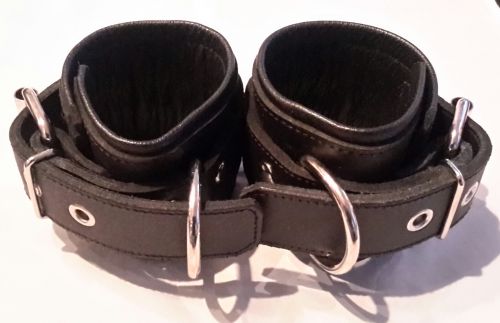 Leather Wrist To Wrist Restraint